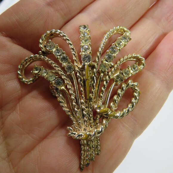 Vintage Gold Floral Bouquet w clear rhinestones (wheat) metal Brooch Lapel Pin - Picture 3 of 8